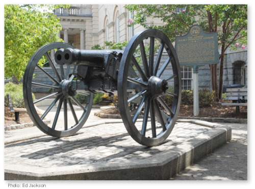 The Confederate Double Barrel Cannon,The double barrel cannon is not a new idea, going back at least