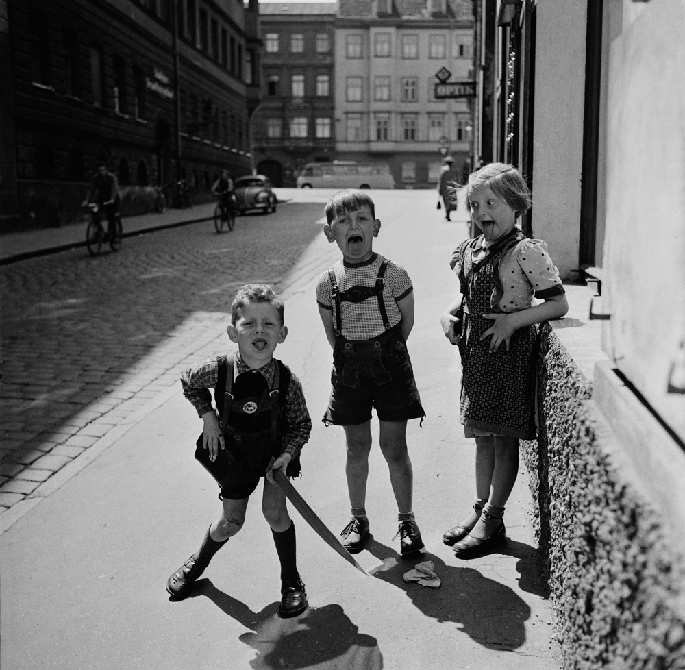 Bill Perlmutter
Open Wide, Germany, 1955.
From Europe in the Fifties. Through a Soldier‘s Lens