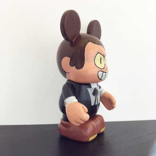 junryou:Bipper Custom Vinylmation //It’s been a few years since I picked up this paint-your-own temp