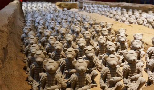 About 500 handmade pottery clay teddy bear warriors made their presence at Wuxi, East China’s 