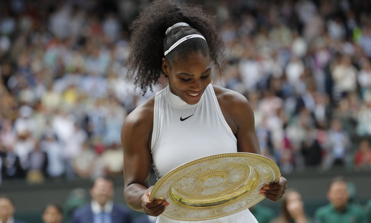nerd-utopia:  Serena Williams beats Angelique Kerber 7-5, 6-3 in Wimbledon final