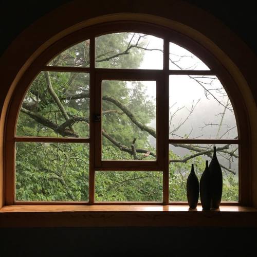 A small bit of zen before the crazy day ahead! Bon weekend! #zen #peace #moody #fog #pottery #window