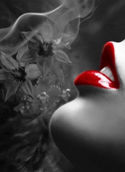 adessoomaipiu:  sexylilkitten:  Lips of temptation 💜💜  T  Awesome