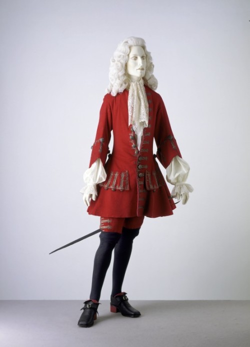 lookingbackatfashionhistory:• Coat and breeches.Place of origin: EnglandDate: 1705 - 1715 (made 1710