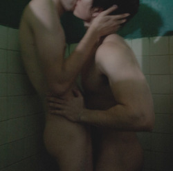 nkjpg:  someone kiss me in the shower pretty