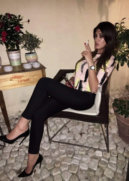 sexysmokerbabes:  Get laid tonight: bit.ly/2chPku5