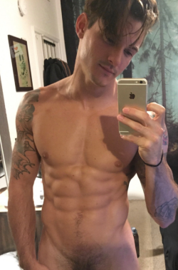 elispiritweaver:  Hot Dudes: http://elispiritweaver.tumblr.com