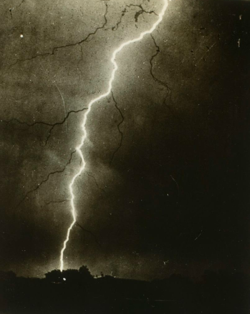 dame-de-pique: William N. Jennings, c.1885 Vertical discharge with dark branches Ribbon Lightning, N