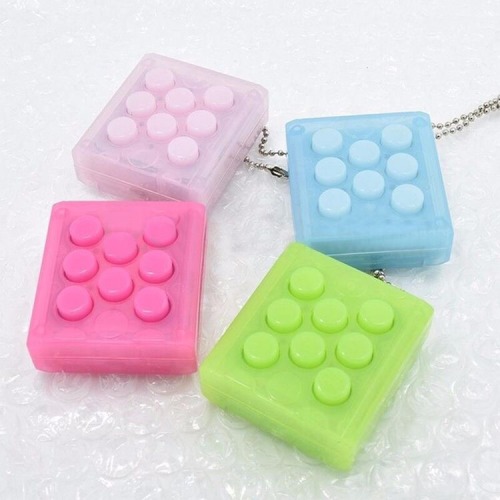 stimmythings: Electronic Bubble Wrap Keychain! {found here} {buy here}