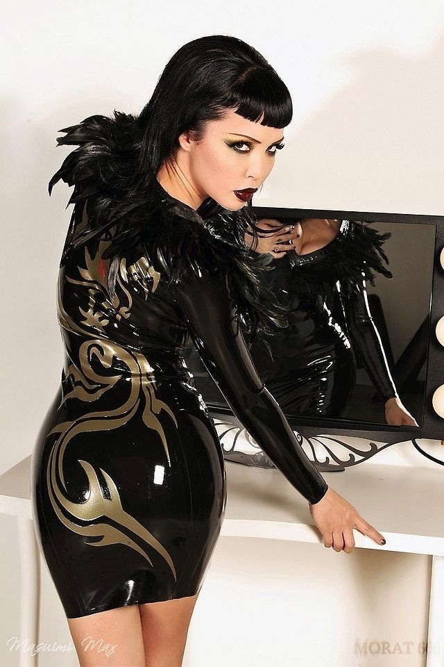 stillheels:  High heels &amp; Sexy girls , everything in this blog ;) For more