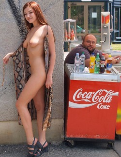bestofexhibition:  Nice nude in public surprise! 