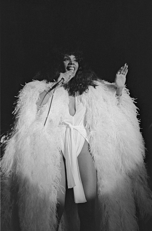 twixnmix:    Donna Summer photographed by 
