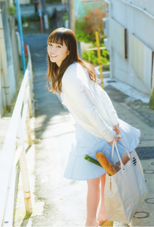 gocchisama: keyakizakamatome:  アップトゥボーイリニューアル  2017年1月 今泉佑唯  aesthetic are too strong in Yui. 