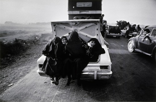 girlsandmachines:  Christine Spengler - Téhéran, 1979. 