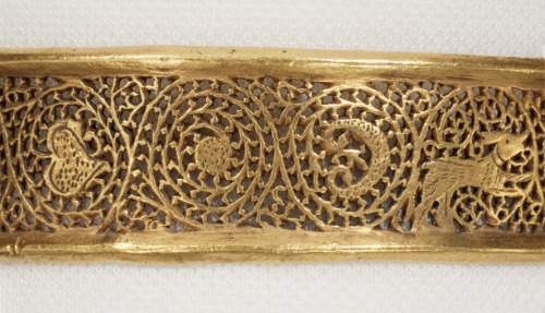 ancientjewels:Gold Roman openwork bracelet dating to c. 250-400 CE. Vine-like scrolling designs are 