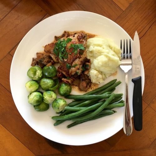 Chicken thigh cooked in a mushroom, bacon + mustard sauce with cauliflower mash, green beans + Bruss