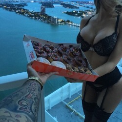 urnasty:  trashymami:  cybermammi:  $  $  bouta be me but wit chocolate longjohns