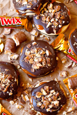 verticalfood:  Twix Cookies