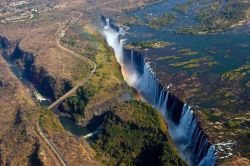 amazingthingsworld:  Victoria Falls - Zimbabwe. 
