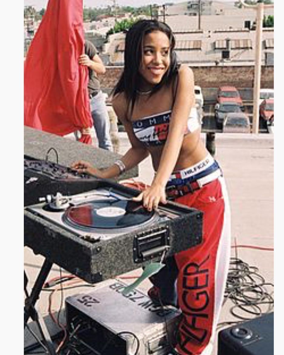 Fun fact: in the 90&rsquo;s Aaliyah was my idol this was my swag.. Laughing at