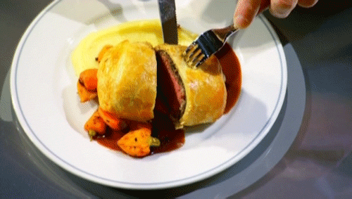 This is what a PERFECT Beef Wellington looks like.