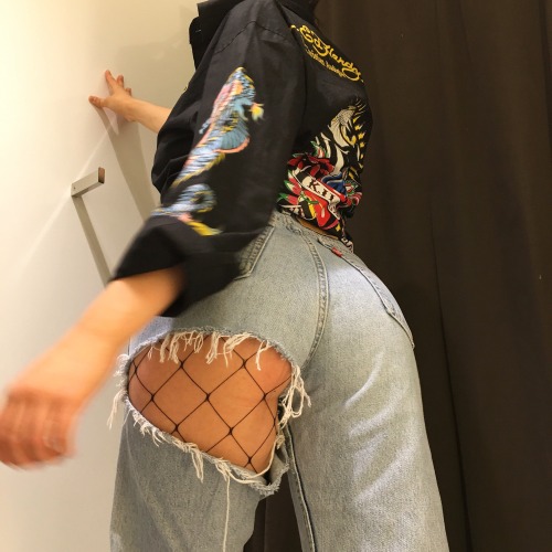 erikakbowes:  www.instagram.com/erikabowes