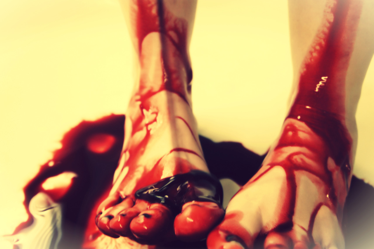 eine-schoene-schrecklichkeit:  anonymous complaints about feet posts will only get