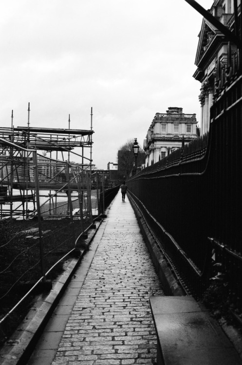 harold35mm: Thames footpath outside the Old Royal Naval College, Greenwich