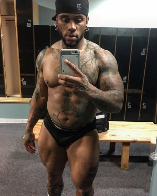 chibruhman1963: degeneratexxx:Michigan based dancer, Hollywood SEXY ASS TATTED MUSCULAR STUD