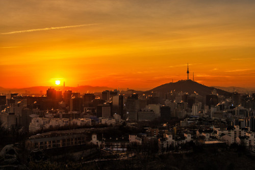 This morning’s sunrise, seen from Inwangsan Mountain.