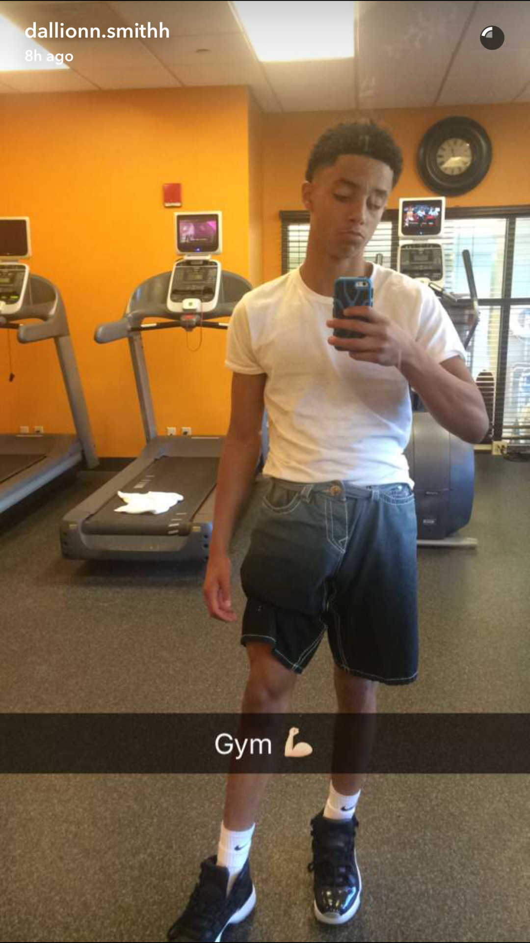 dicknbunzbaby:  Young bull 🍆😁😁