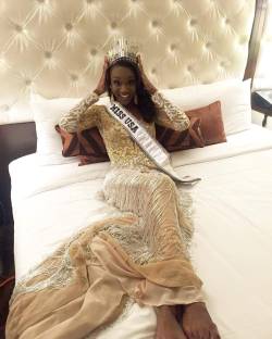 divalocity:  My sister said her thirteen year old daughter was mesmerized while watching Deshauna Barber being crowned Miss USA. #representationstillmatters 