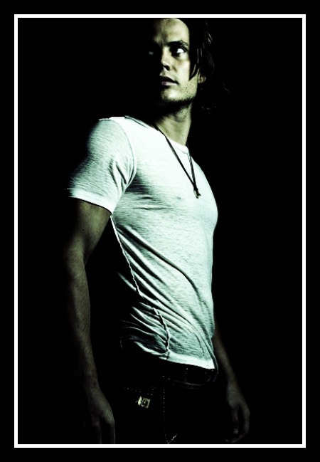 glamboyl:Tall, Dark &amp; Sexy Taylor Kitsch for Lex. Enjoy!