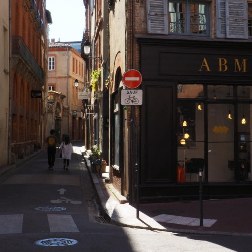 iknowthis:26.03.2019Toulouse was full of beautiful alleys and so many cool shops and cafés. I loved 