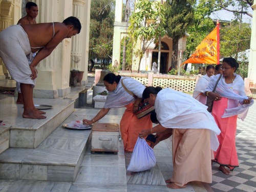 arjuna-vallabha:Woman making offerings to Krishna at Govindaji temple at Imphal, Manipur, India