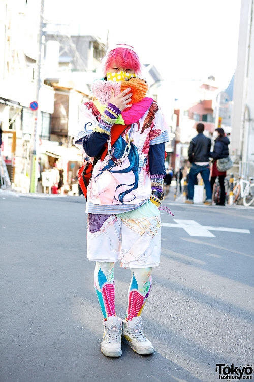 Indie Japanese designer Kinoko Pink in manga-print Veveroparuuu top &amp; handmade items on the 