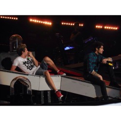 420moonemoji:  Niall is me in all social situations. Zayn is ***flawless as usual 