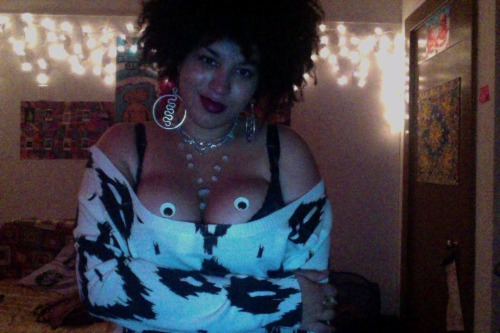 okxo:  jonathizzle:  t-painreliever:  “keep staring, well now they stare back”  omfg  OMG 