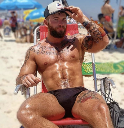 daddysbigcock:ah-les-hommes:Sunset Beach 🏖 🌈 