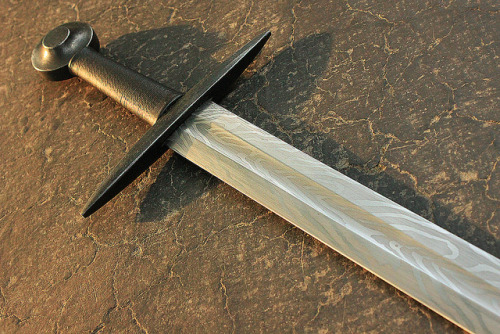 petermorwood:jmichealg:Stunning blade!Beautiful blade, and elegant proportions. The guard is gaddhja