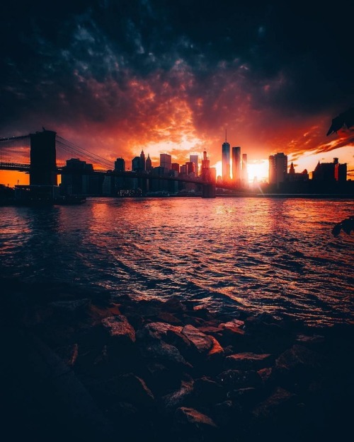 wanderloco:  Dark skies over ManhattanManhattan  | mpthecomebackid