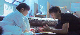 moonlightsdream:Not letting go of the hand of the one I love. That’s how I’ll live.