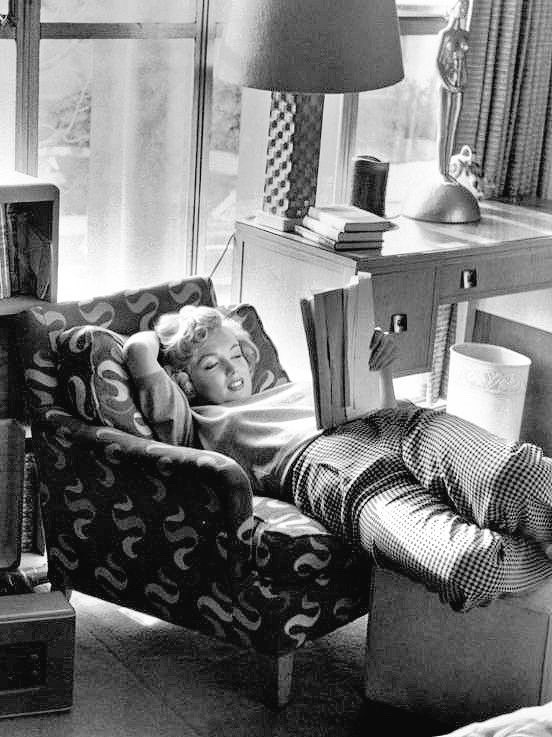frenchmatte: ok but im pretty sure that marilyn monroe studying her film scripts