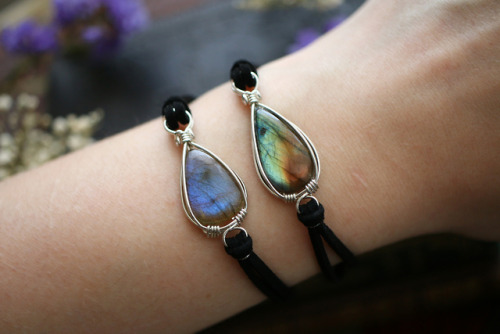 Beautiful rainbow moonstone and colorful labradorite pendants & bracelets in sterling silver han