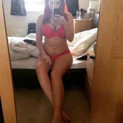 bidownlowboy:  Lucy V looking sexy in her apartment!https://instagram.com/p/4L8aWHwnBU/