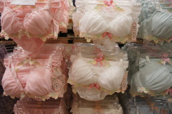 meowneko:  i want these bras so much!