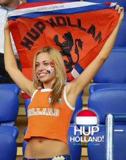 worldcup2014girls:  HUP HOLLAND!!! Support Netherlands at the World Cup :) Get your badge and share the Love: http://goo.gl/JnS4g2