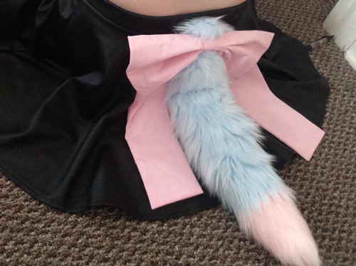 theleftnutofsquidward:  KITTENSPLAYPEN REVIEW - ears, collar, cuffs, tail ^-^ ~~ I’ll be making a little picture guide for tying the cuffs/ribbon ties in general in a separate post. These will be really long and I’m in mobile, so I can’t include