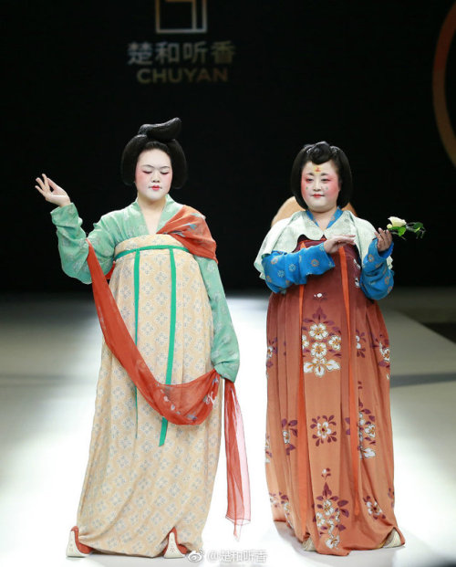 dressesofchina:Recreated costumes based on Tang-dynasty clay figures