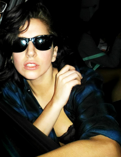 gagaroyale:  Gaga last night in Chicago.